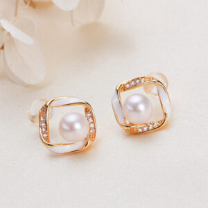 High sense freshwater pearl earrings